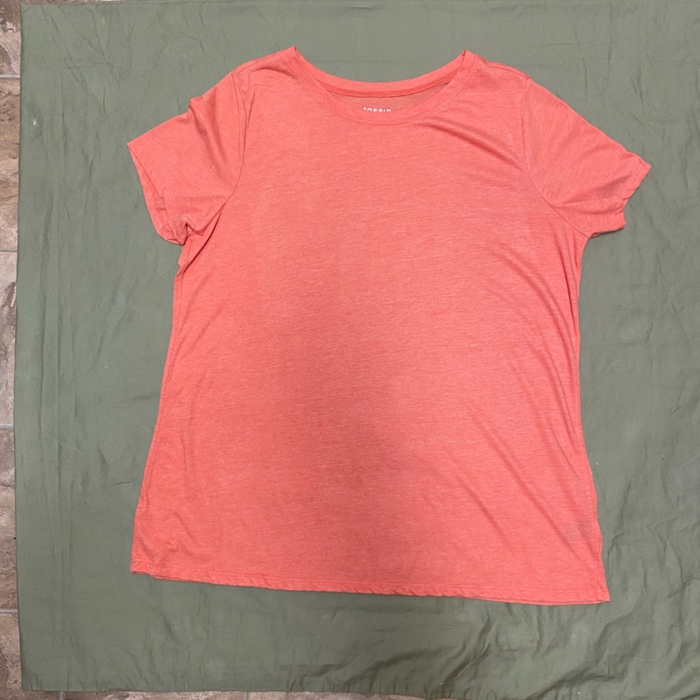 Torrid coral colored tee shirt size 2